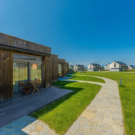 Views, ヴェルカー・ロムニツァ