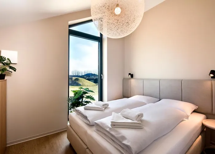 Views, 펜션 벨카 롬니차