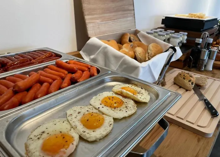 Views, * 벨카 롬니차